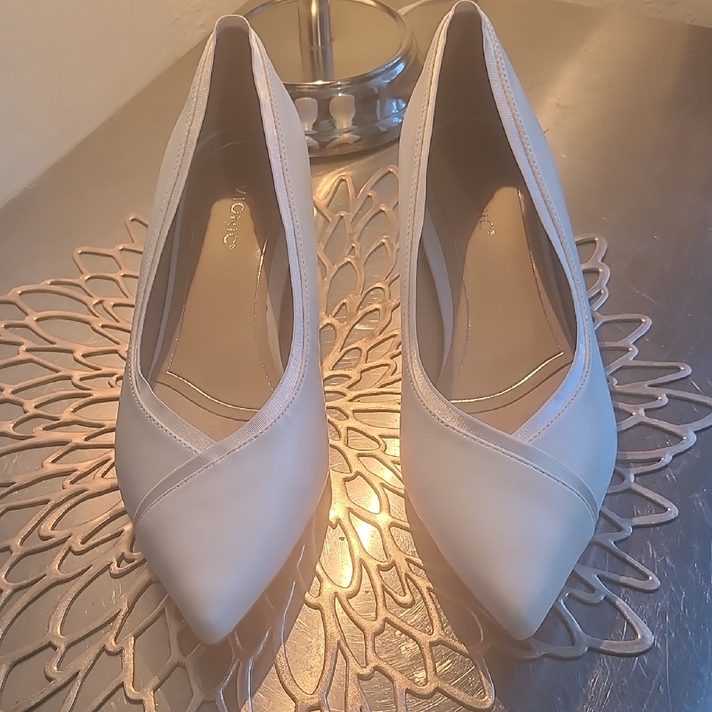 Vionic Cream Women's Heels